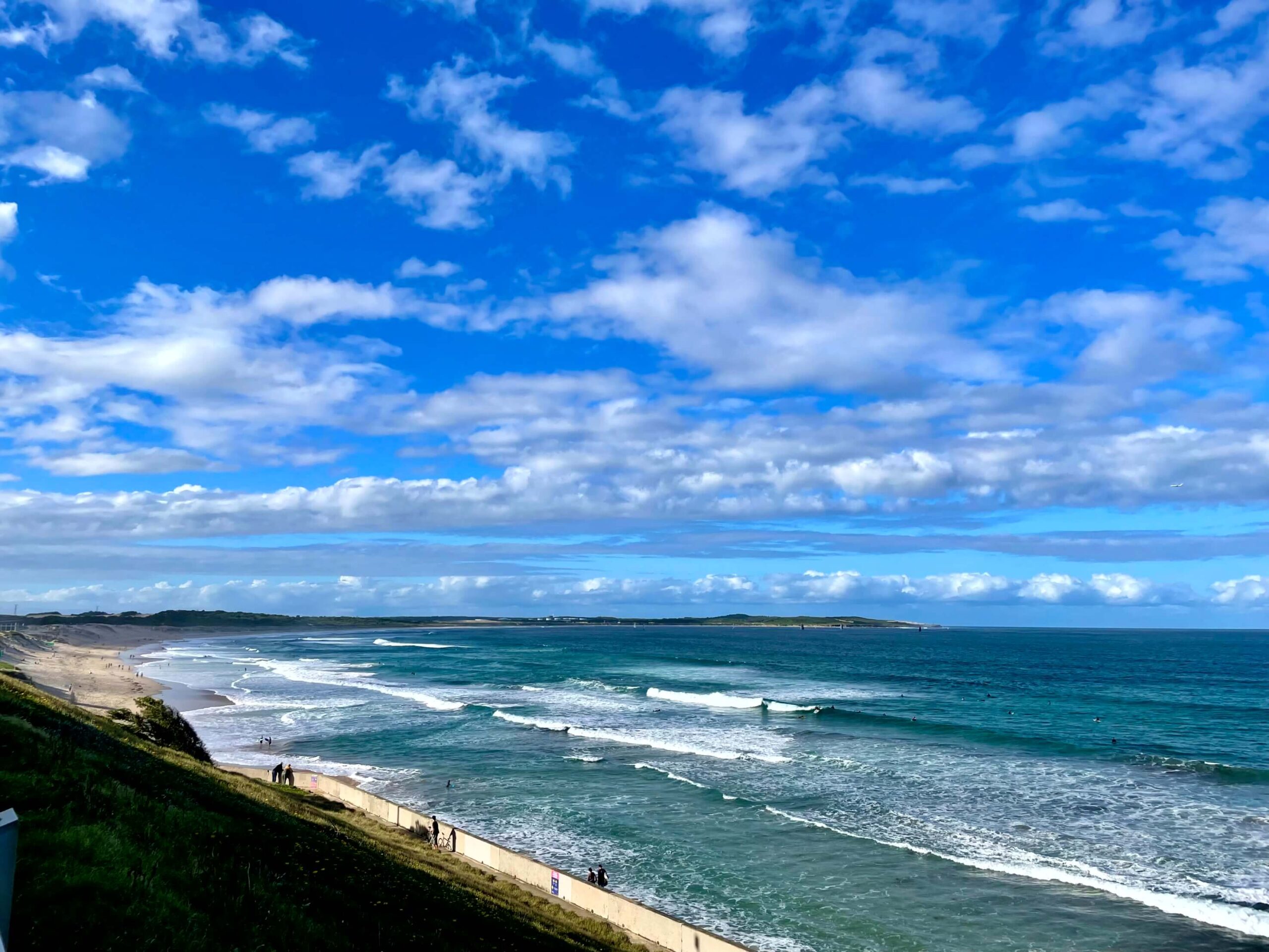 A view of the ocean under a bright blue sky from the Cronulla Esplanade. 